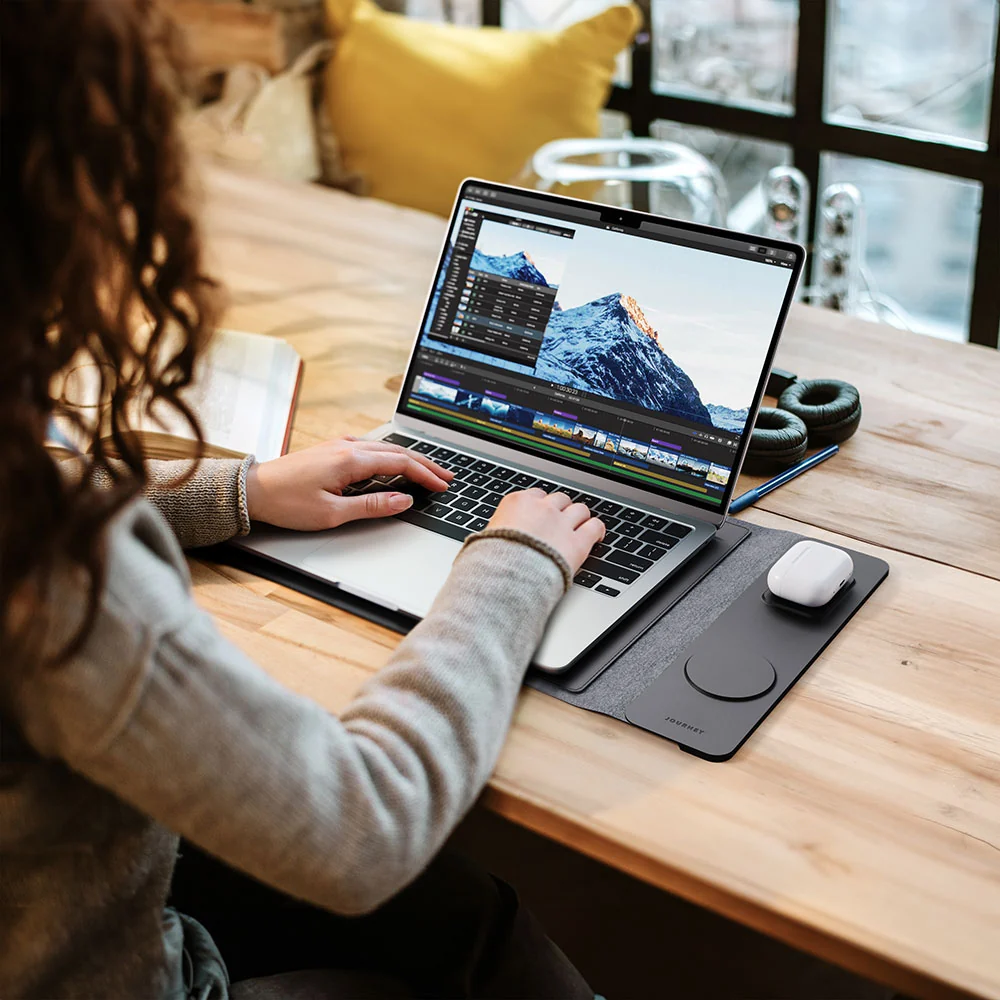 NEXA 4-in-1 Laptop Sleeve with Wireless Charging - Image 8